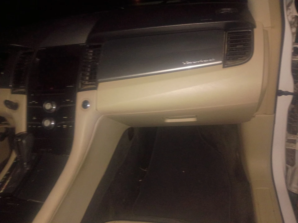 2013 Ford Taurus 5th Gen - Image 9 of 15