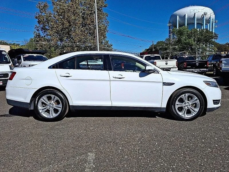 2013 Ford Taurus 5th Gen - Image 8 of 12