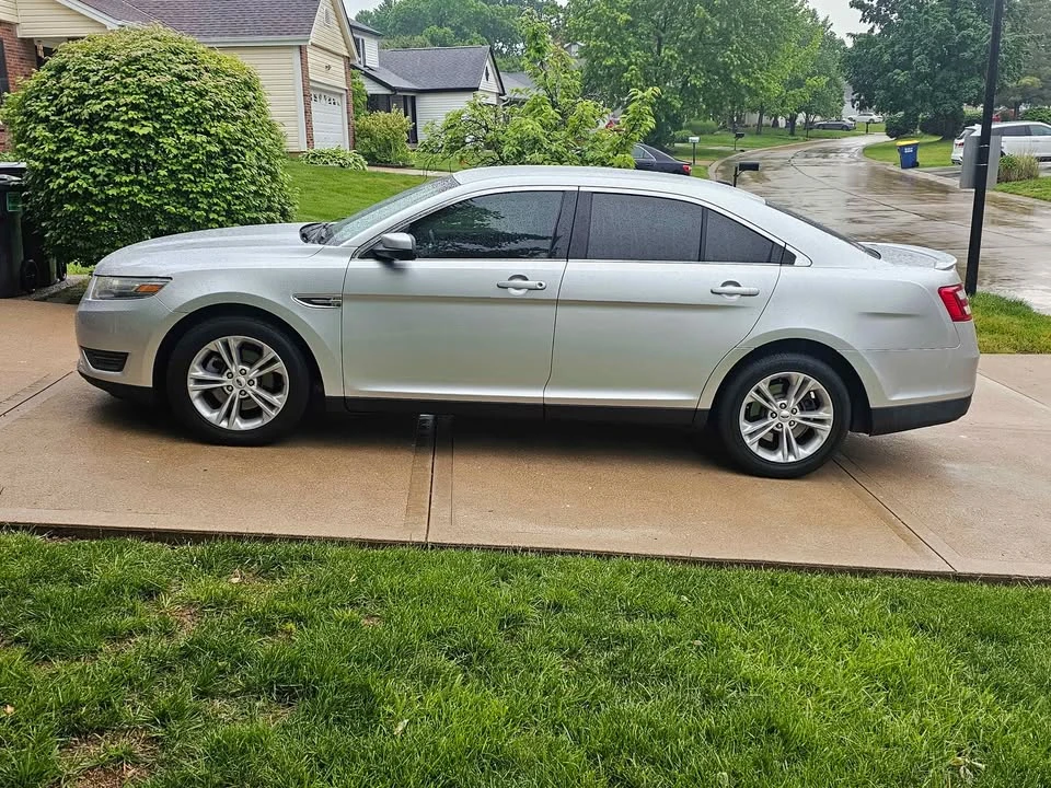 2013 Ford Taurus 6th Gen - Image 2 of 9