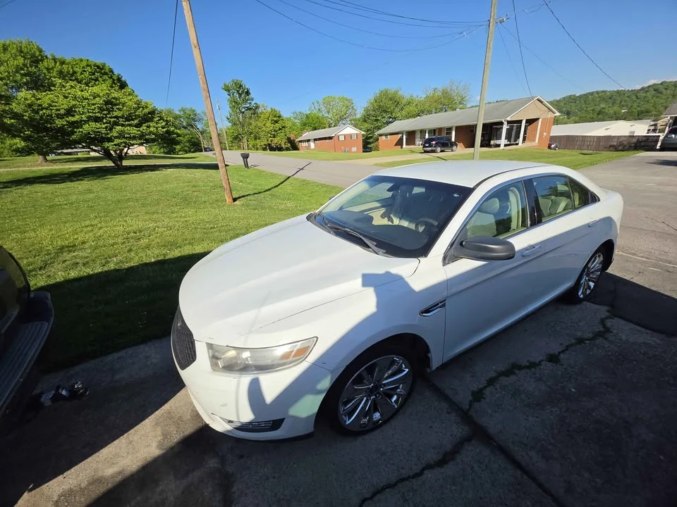 2013 Ford Taurus 6th Gen - Image 3 of 5