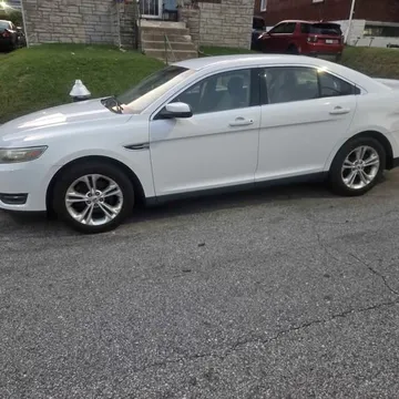 2013 Ford Taurus SEL Sedan 4D
