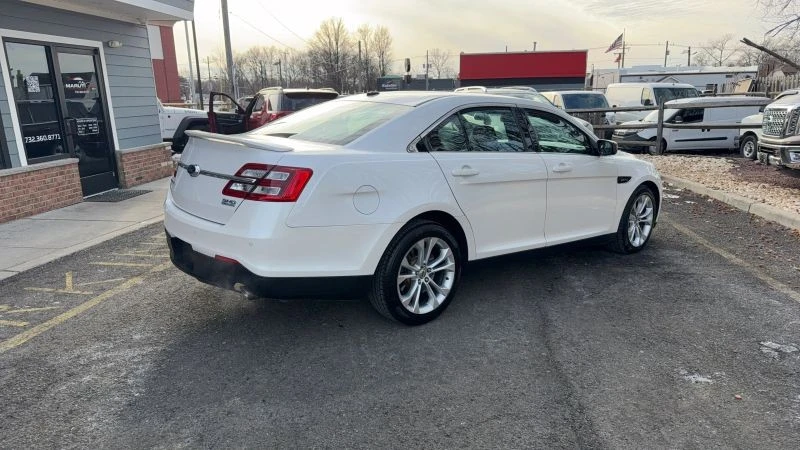 2013 Ford Taurus 5th Gen - Image 5 of 12