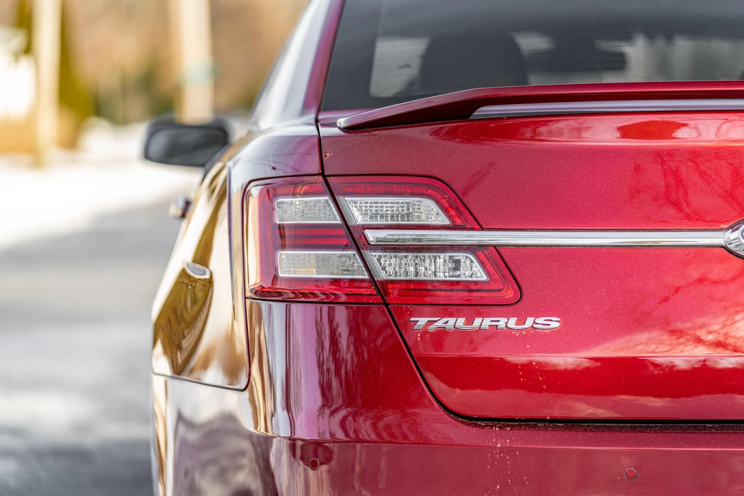 2013 Ford Taurus SHO 6th Gen - Image 21 of 31