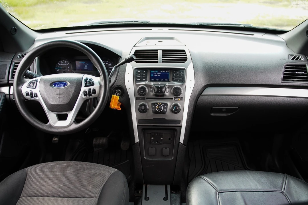 2013 Ford Explorer 5th Gen - Image 2 of 12