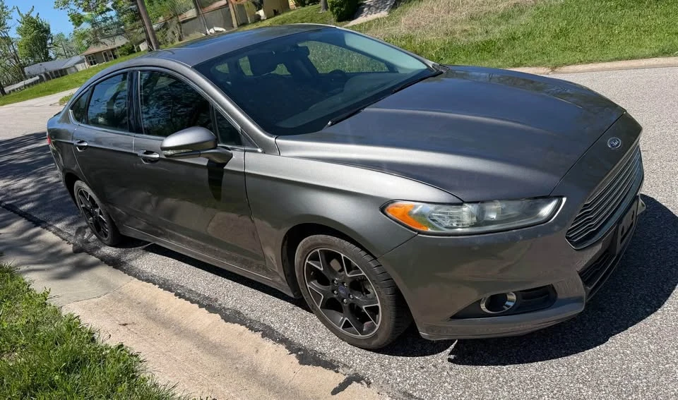 2013 Ford Fusion 2nd Gen - Image 9 of 12