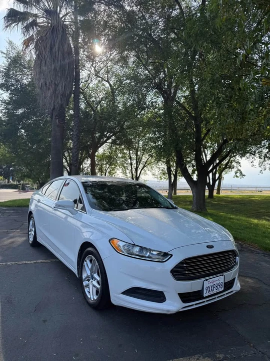 2013 Ford Fusion 2nd Gen - Image 14 of 15