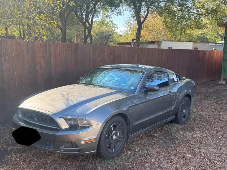 2013 Ford S197 Mustang - Image 2 of 3