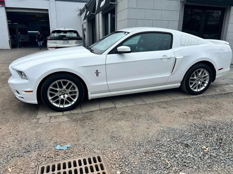 2013 Ford S197 Mustang - Image 2 of 15
