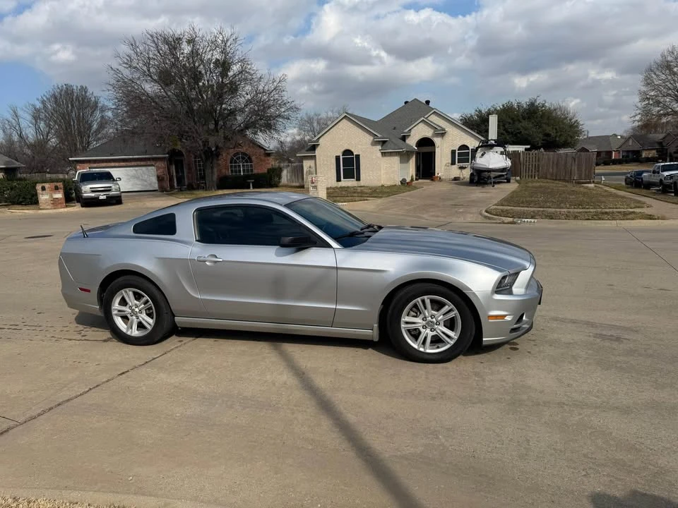 2013 Ford S197 Mustang - Image 2 of 10