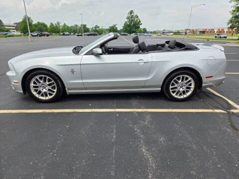 2013 Ford S197 Mustang - Image 2 of 13