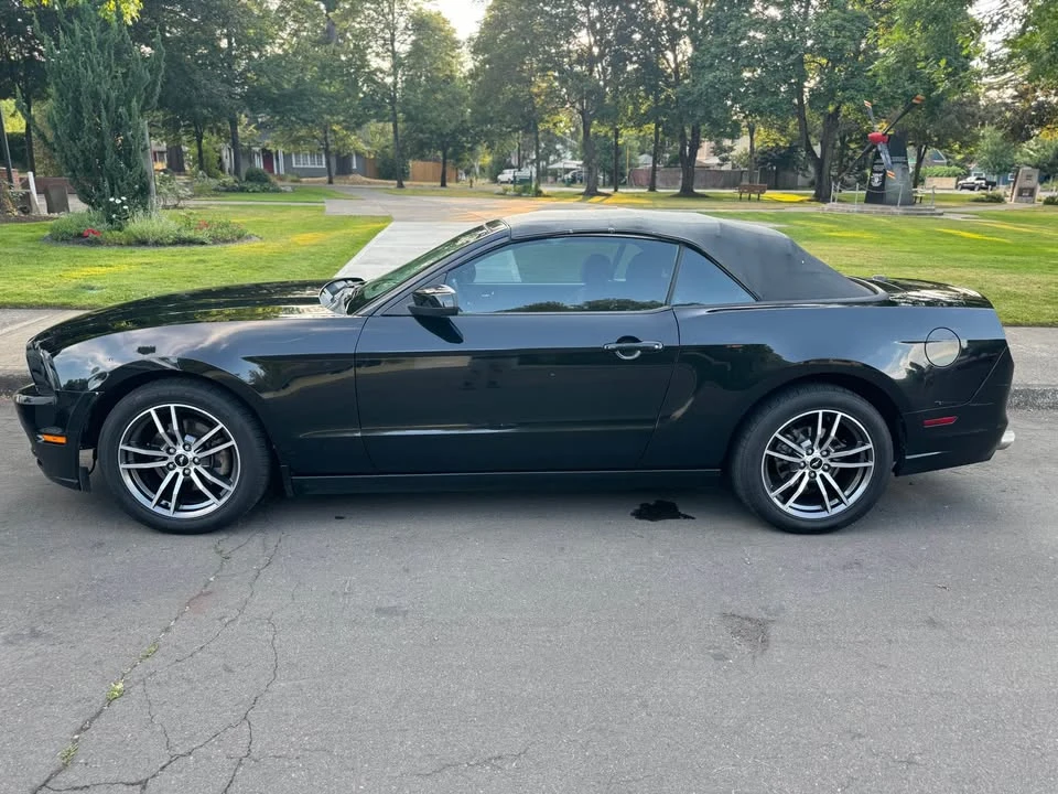 2013 Ford S197 Mustang - Image 2 of 7