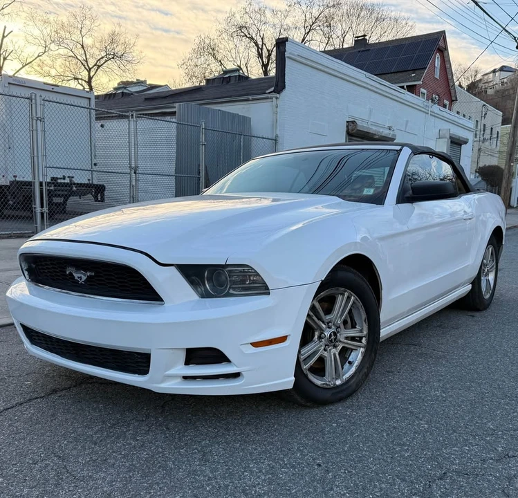 2013 Ford S197 Mustang - Image 2 of 14