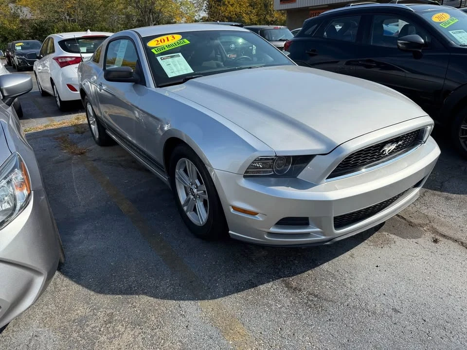2013 Ford S197 Mustang - Image 2 of 7