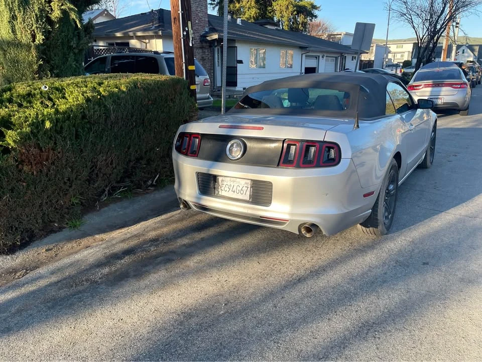2013 Ford S197 Mustang - Image 2 of 8