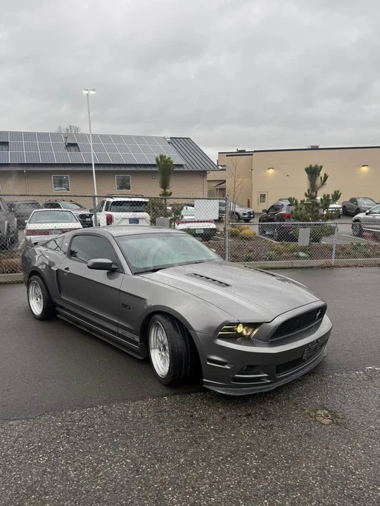 2013 Ford S197 Mustang - Image 2 of 8