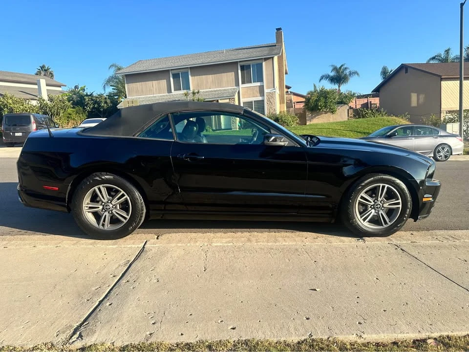 2013 Ford S197 Mustang - Image 2 of 11