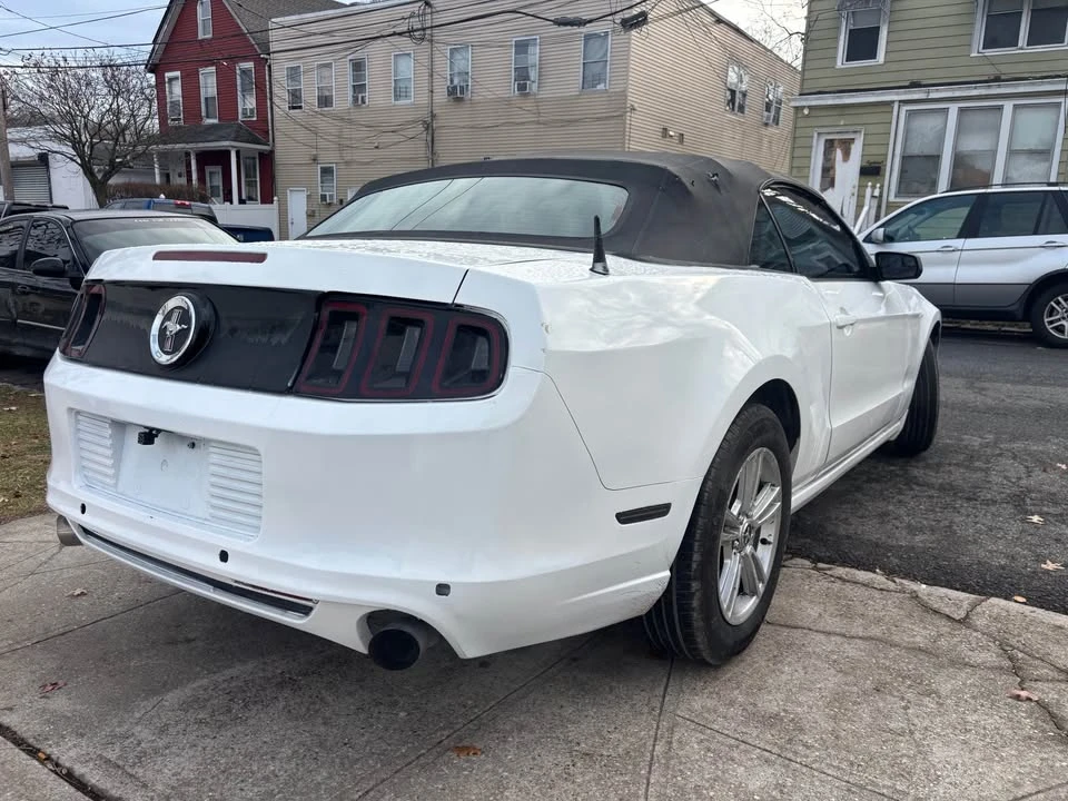 2013 Ford S197 Mustang - Image 4 of 7