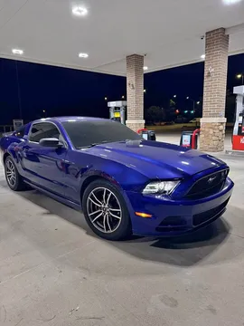 2013 Ford Mustang V6 Premium Coupe