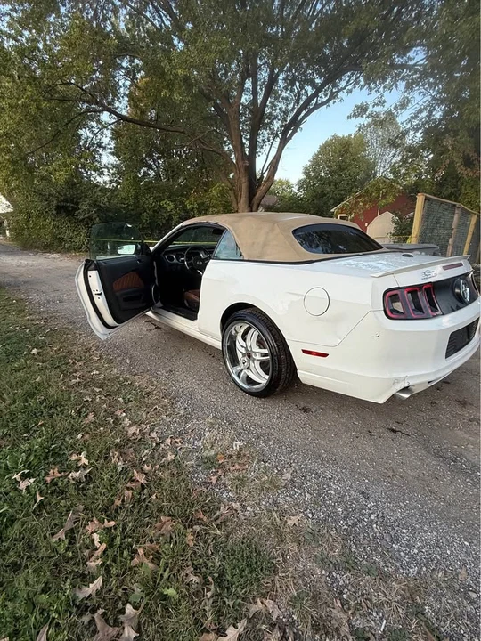 2013 Ford S197 Mustang - Image 6 of 13