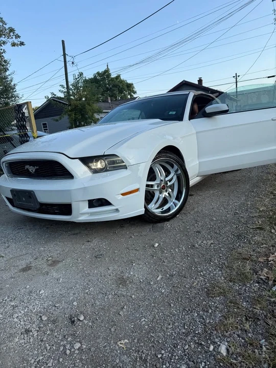 2013 Ford S197 Mustang - Image 2 of 13