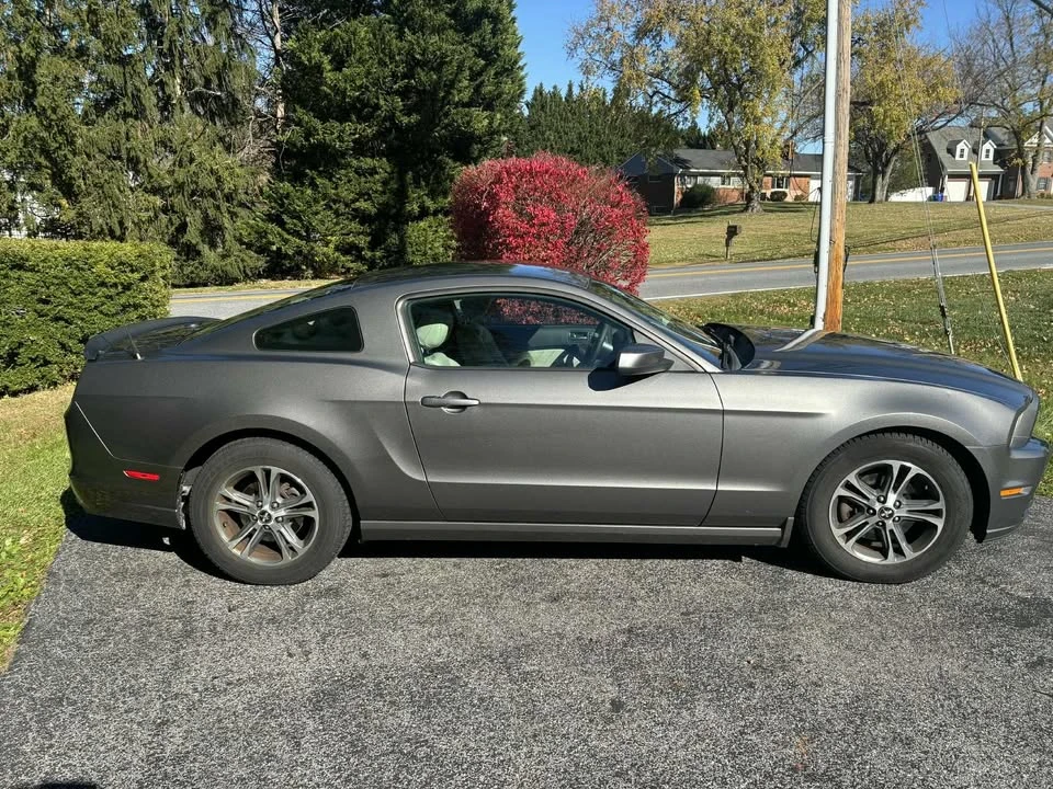 2013 Ford S197 Mustang - Image 2 of 8