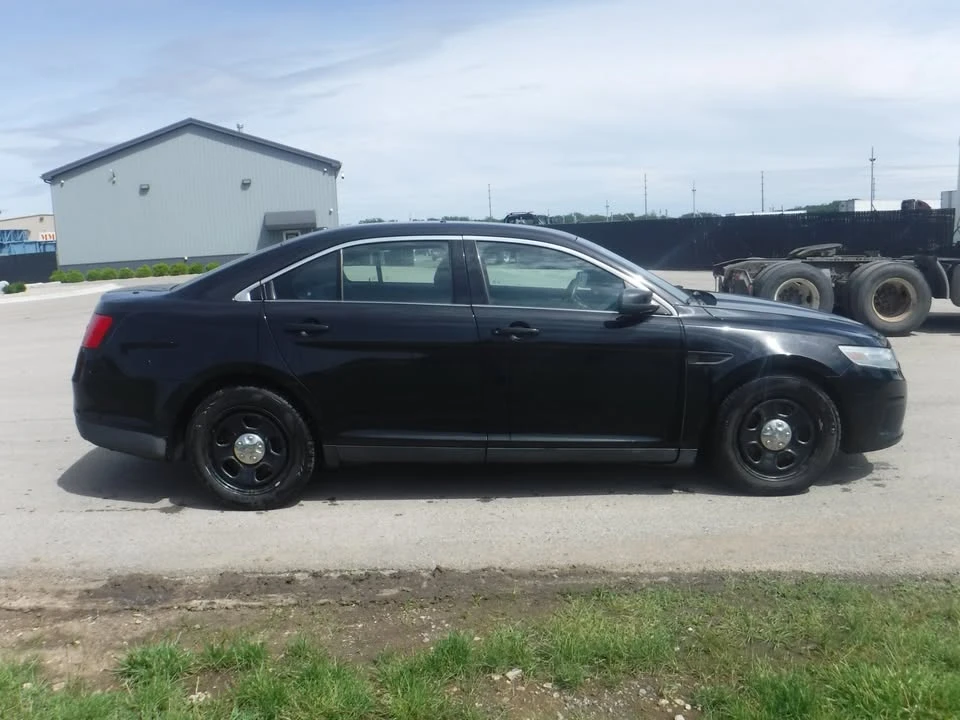 2013 Ford Taurus 6th Gen - Image 4 of 15