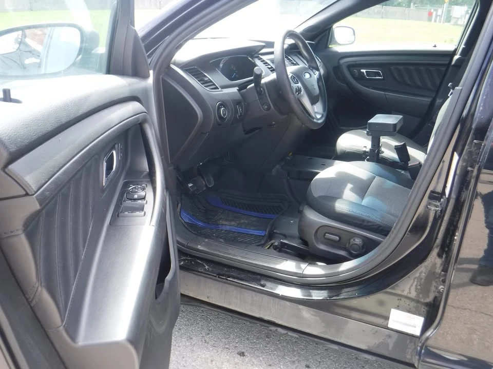 2013 Ford Taurus 6th Gen - Image 9 of 15