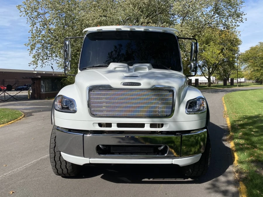 2013 Freightliner - Image 11 of 17