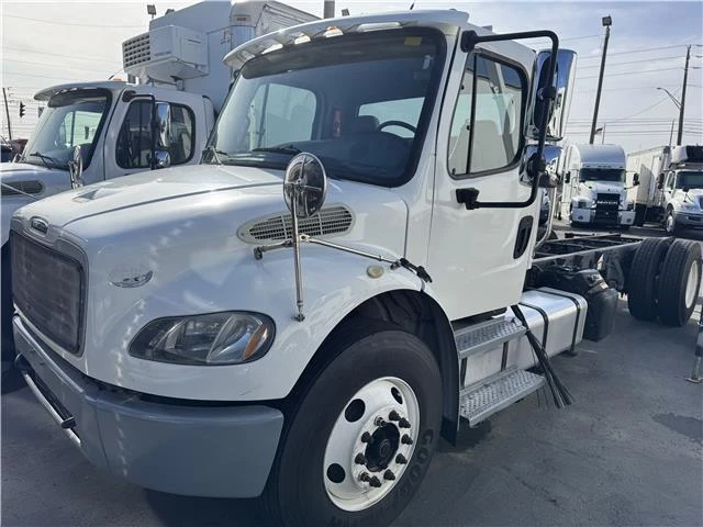 2013 Freightliner - Image 2 of 6