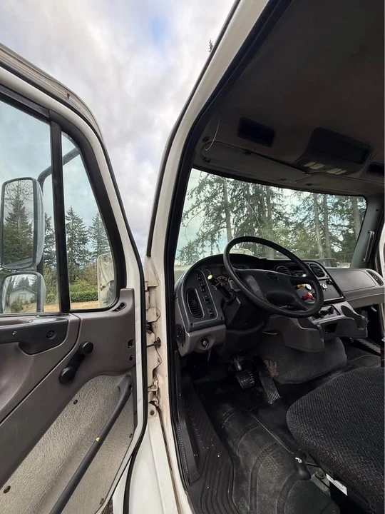 2013 Freightliner - Image 12 of 17