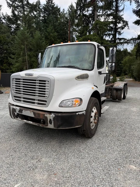 2013 Freightliner - Image 2 of 17