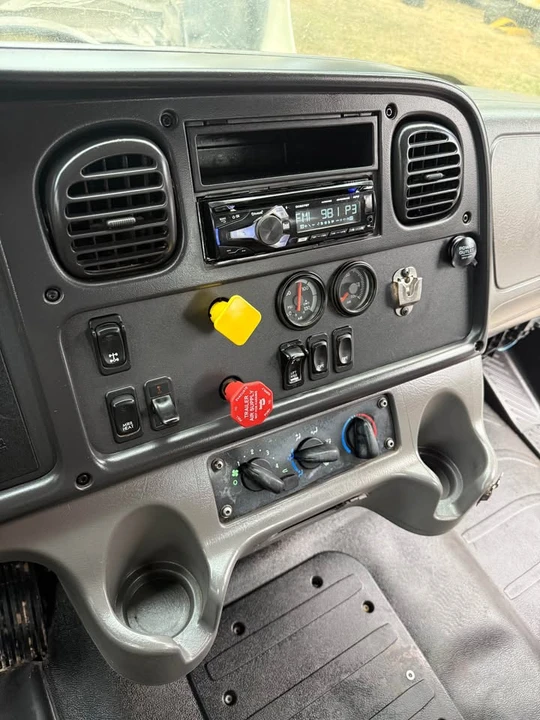 2013 Freightliner - Image 11 of 17