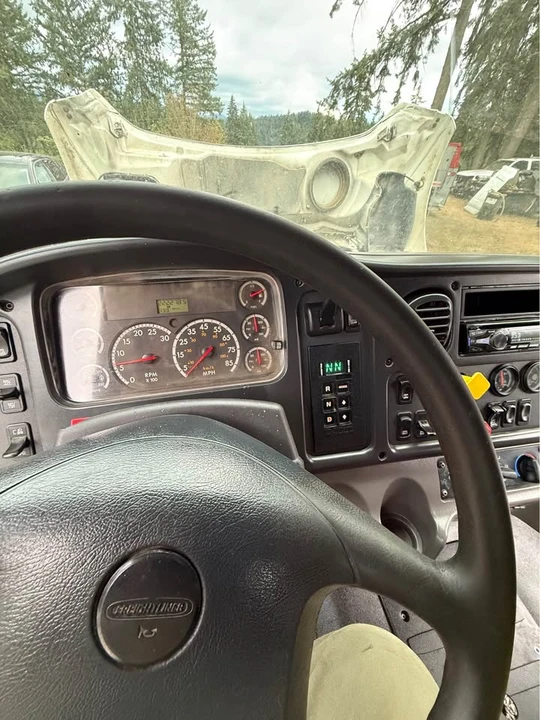 2013 Freightliner - Image 9 of 17