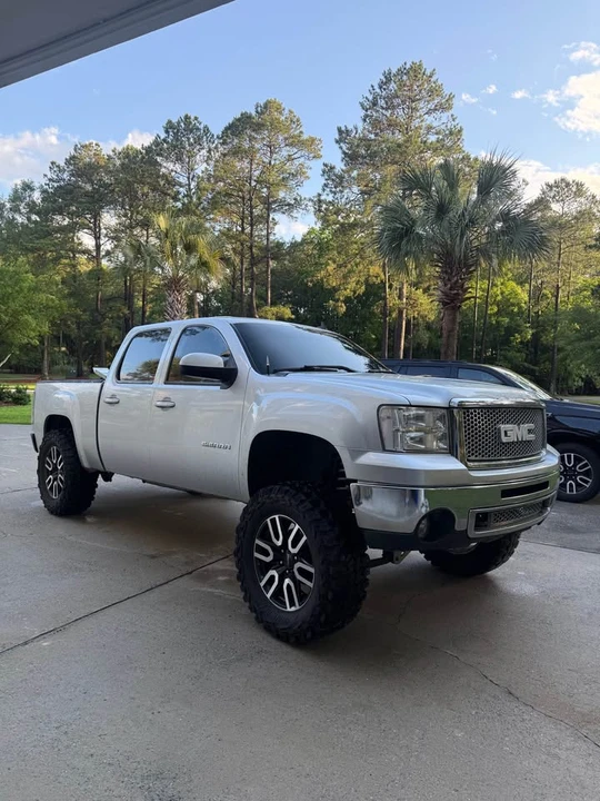 2013 GMC Sierra 3rd Gen - Image 2 of 10