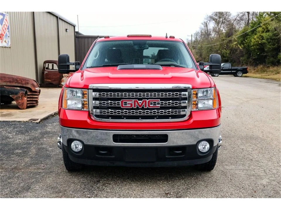 2013 GMC Sierra Heavy Duty 3rd Gen - Image 2 of 23