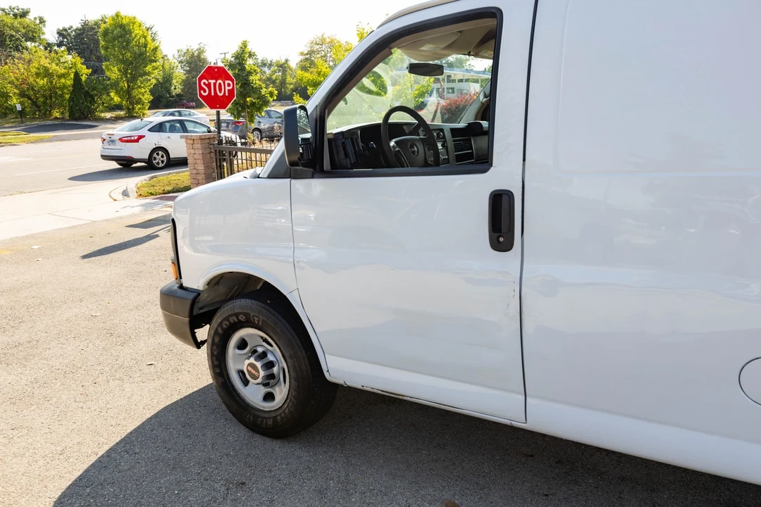 2013 GMC Savana - Image 3 of 12