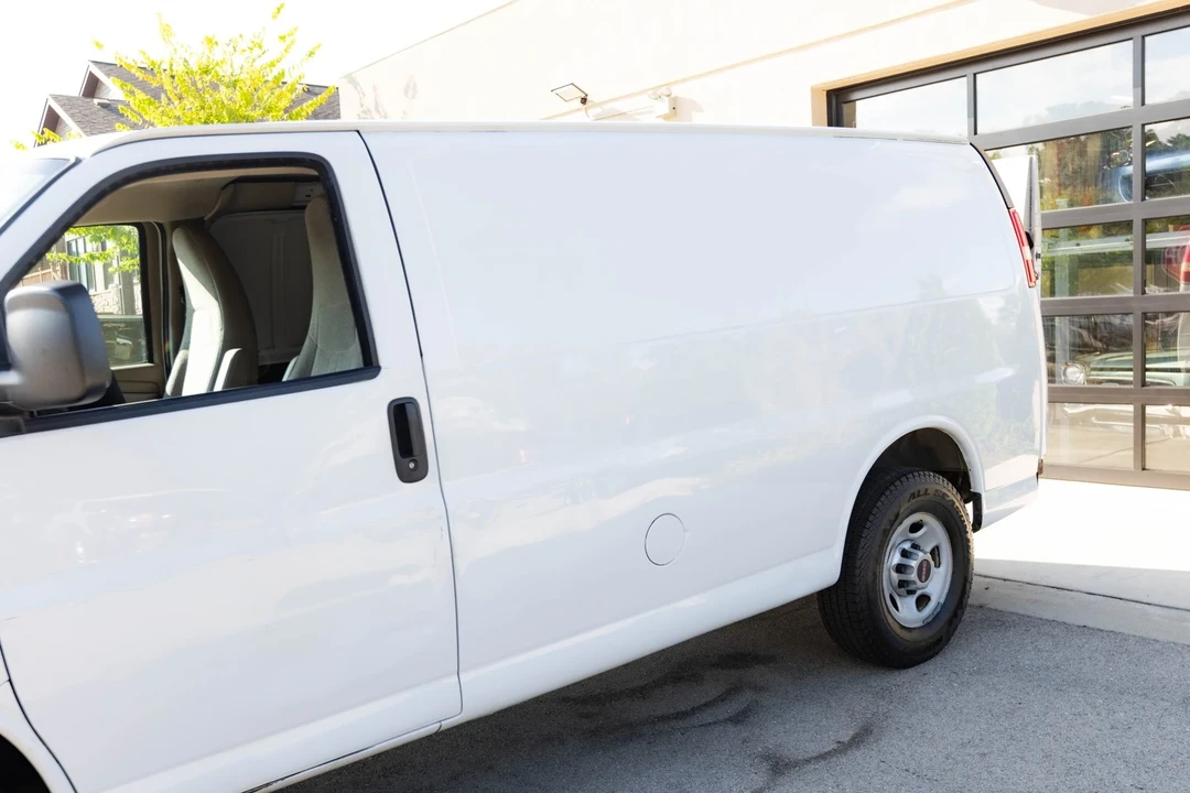 2013 GMC Savana - Image 6 of 12