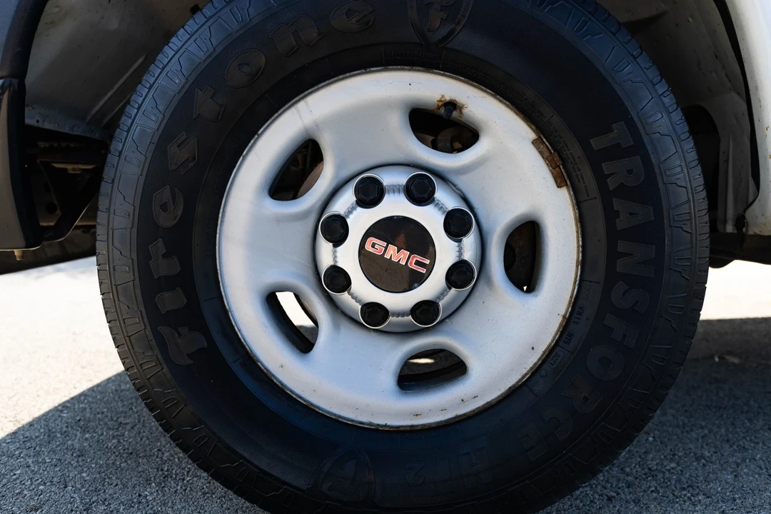 2013 GMC Savana - Image 4 of 12