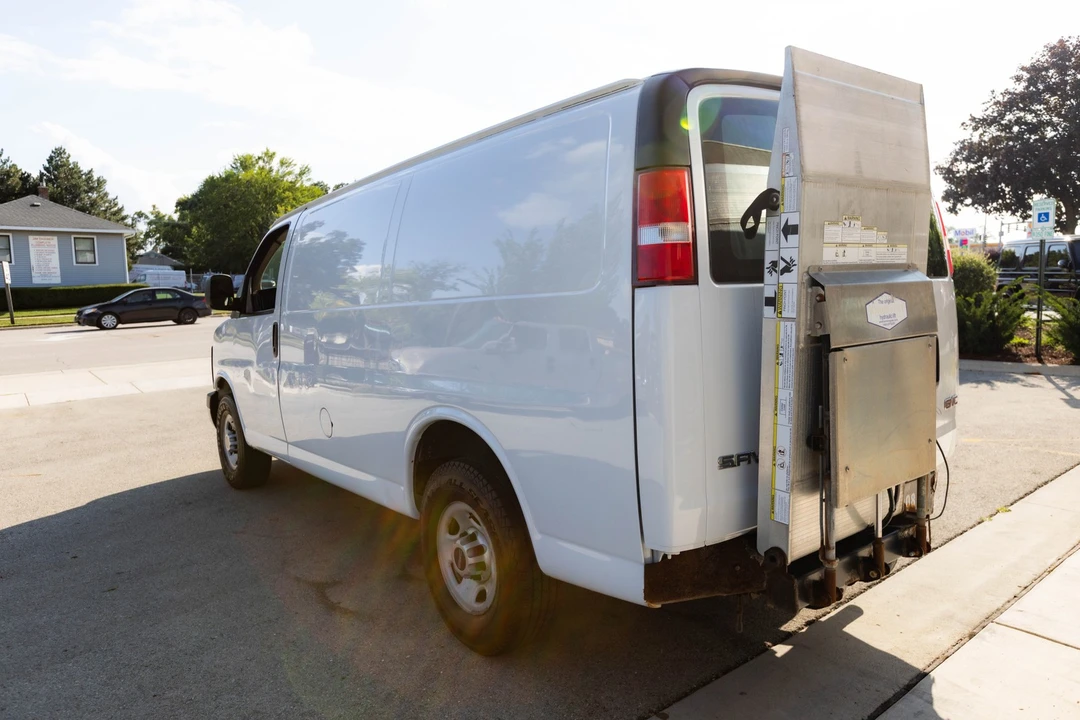 2013 GMC Savana - Image 9 of 21