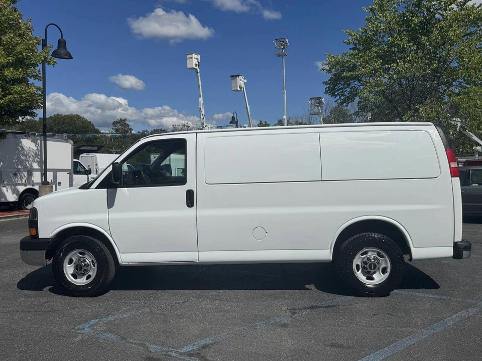 2013 GMC Savana - Image 2 of 18