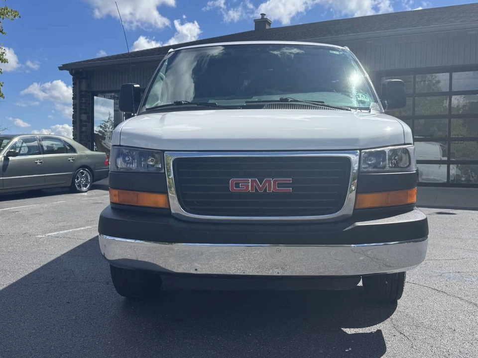 2013 GMC Savana - Image 6 of 12