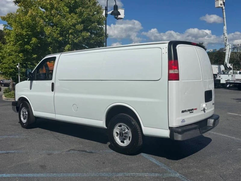 2013 GMC Savana - Image 10 of 12