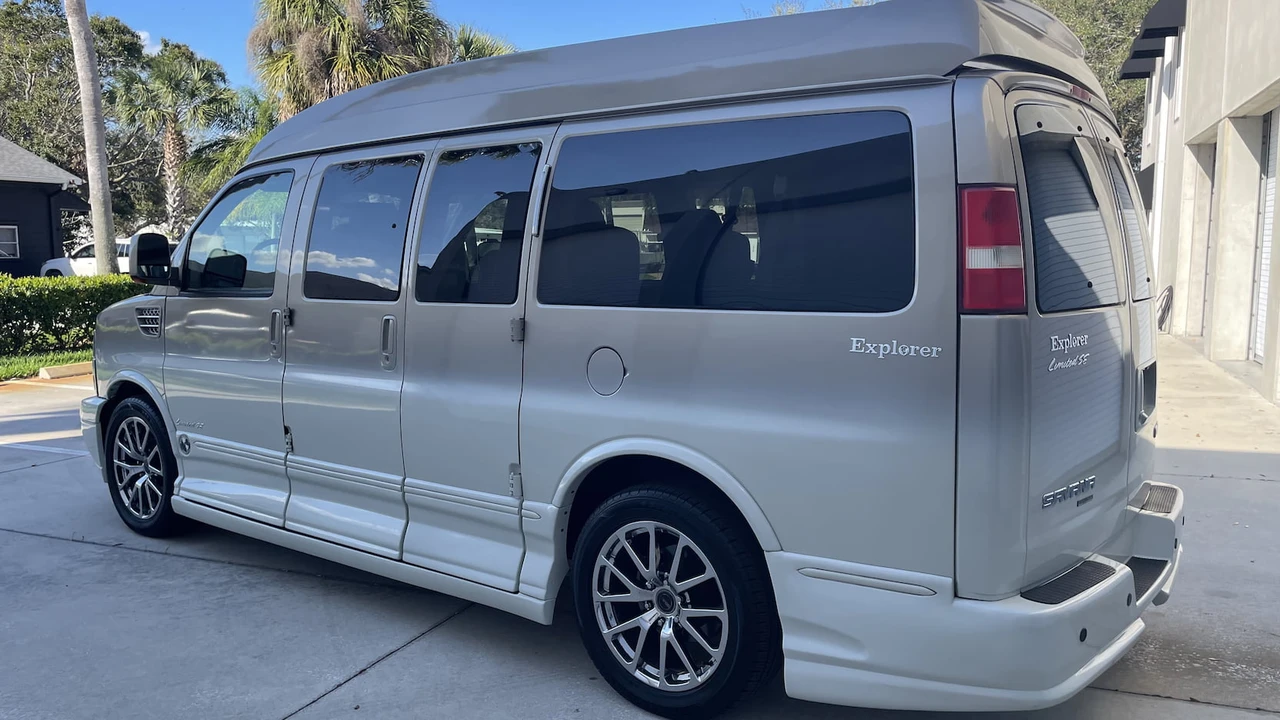 2013 GMC Savana - Image 2 of 17