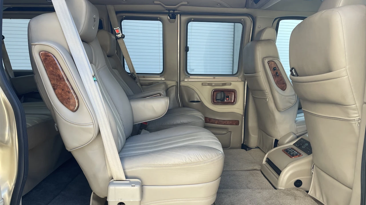 2013 GMC Savana - Image 4 of 17
