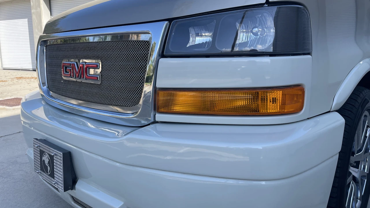 2013 GMC Savana - Image 10 of 17