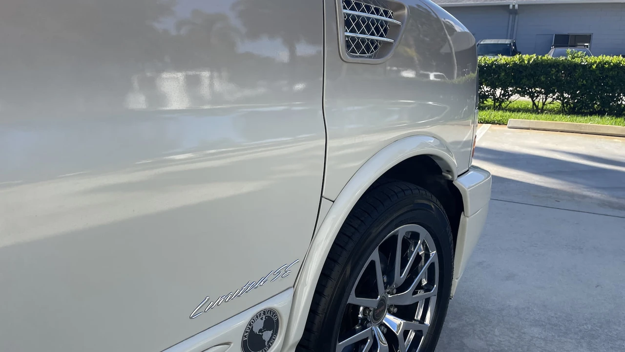 2013 GMC Savana - Image 14 of 17