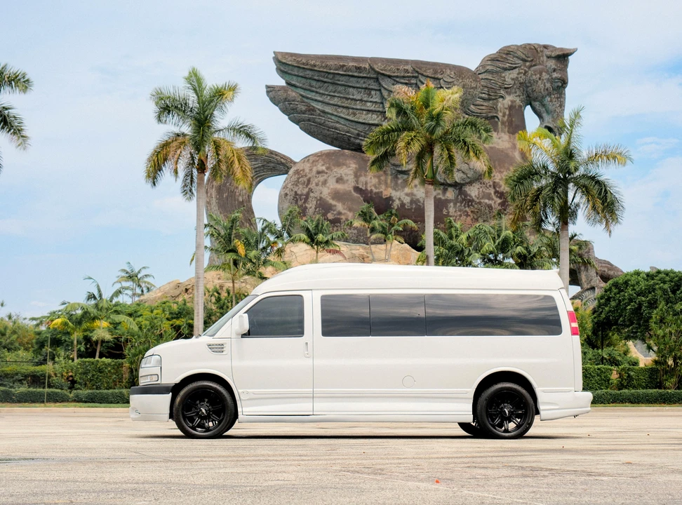 2013 GMC Savana - Image 10 of 31