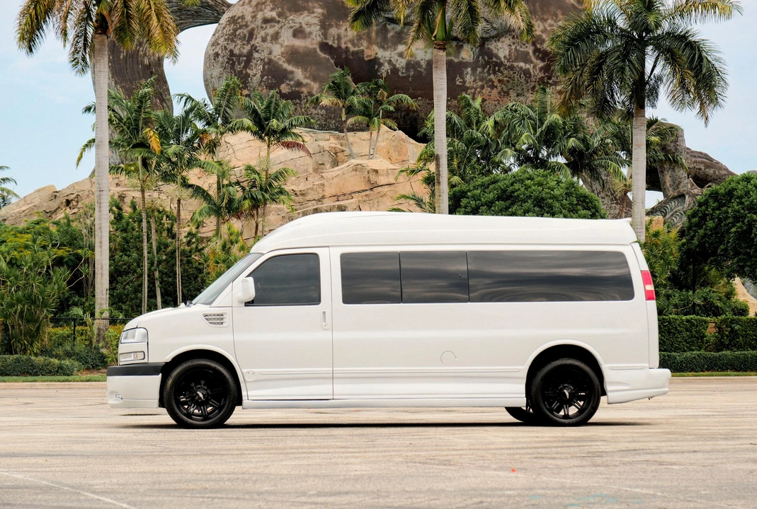 2013 GMC Savana - Image 9 of 31