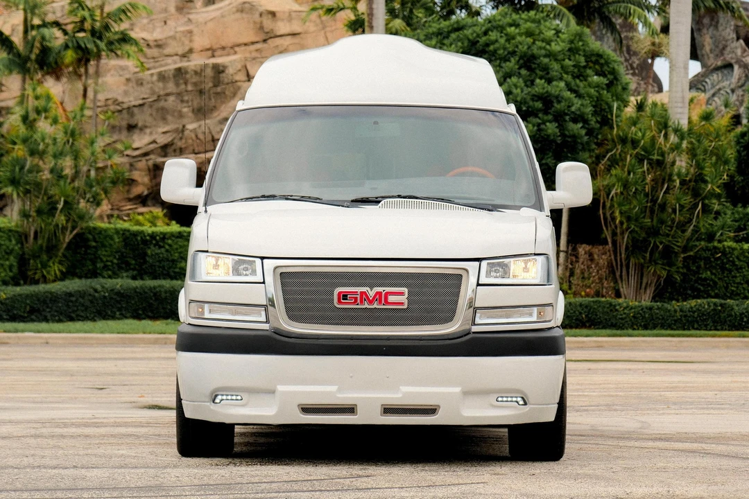 2013 GMC Savana - Image 2 of 31
