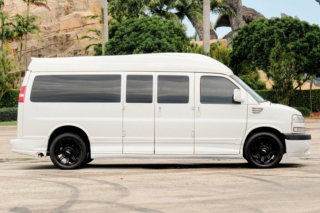2013 GMC Savana - Image 3 of 31
